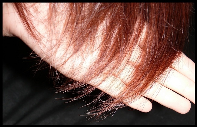 نصائح عن ممارسات شائعة يؤدي تكرارها بكثرة إلى تلف الشعر