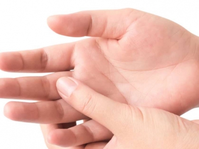 هل التدخل الجراحي مفيد لحالة التعرق في اليدين والقدمين؟
